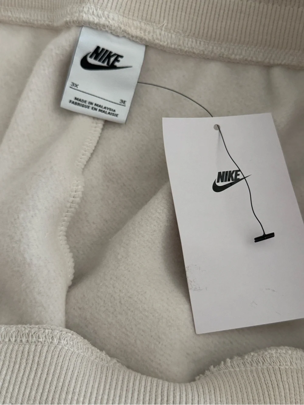 NWT Nike Sportswear Phoenix Fleece Women cropped. Smoke-free home.